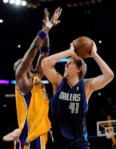 Wade a Nowitzki hviezdami týždňa