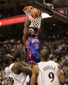 Pistons rozdrvili 76ers a postúpili do semifinále