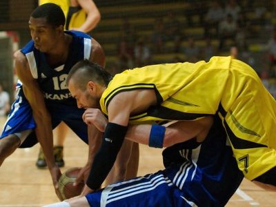 Interisti vybehli na Pezinok v štýle „irokes“
