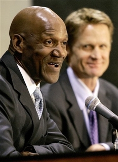 Na trénerskej lavičke Phoenixu Terry Porter