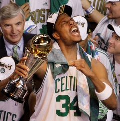Boston prevalcoval Lakers a získal 17. titul