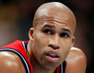 Richard Jefferson do Milwaukee za Simmonsa a Jiho