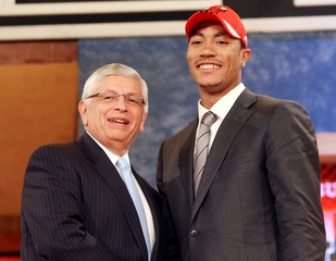Jednotkou vstupného draftu NBA Derrick Rose
