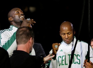 Úspešný vstup Bostonu aj Lakers, Oden sa zranil