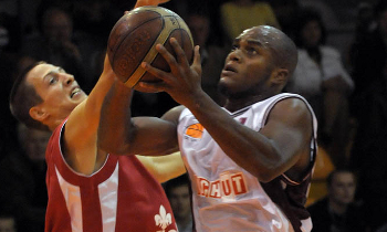 MVP ôsmeho kola Eugene Lawrence