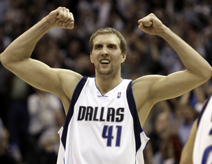Hráčmi týždňa Wade a Nowitzki