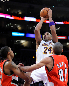Po prehrách Celtics a Cavaliers novým lídrom Lakers
