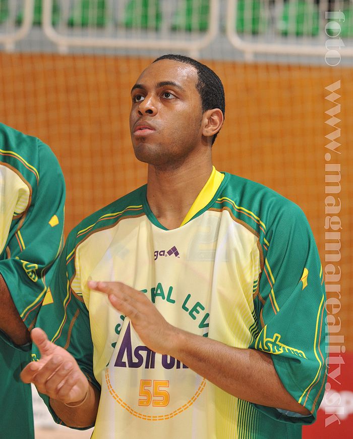 Nate Watson v Leviciach predčasne skončil