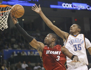 Phoenix i Miami vyhrali na palubovkách súperov