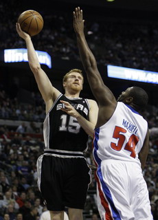 Boston s 11. prehrou, Detroit nestačil na Spurs