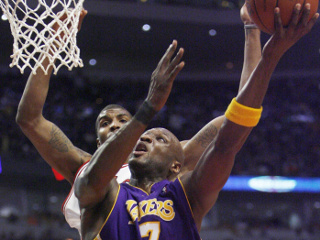 Lakers otočili duel s Chicagom
