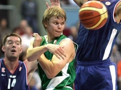 Miluje hokej, ale basketbal mu je prednejší