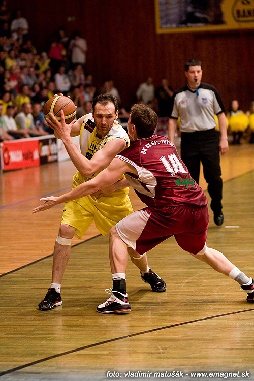 Lawrence ťahúňom Nitry v Prievidzi, séria vyrovnaná