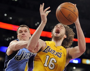 Postup Lakers, Denver vyplienil New Orleans