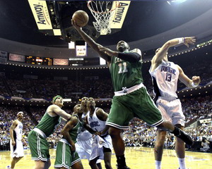 Boston a Houston vyrovnali na 2:2