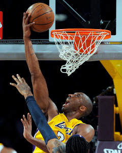 Bryant priviedol Lakers k prvej výhre vo finále