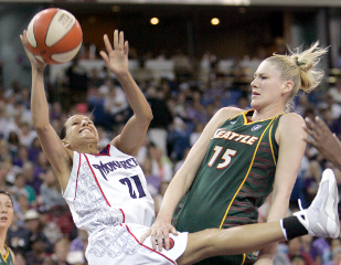 Fanúšikovia Seattlu priviedli Lauren Jackson do rozpakov