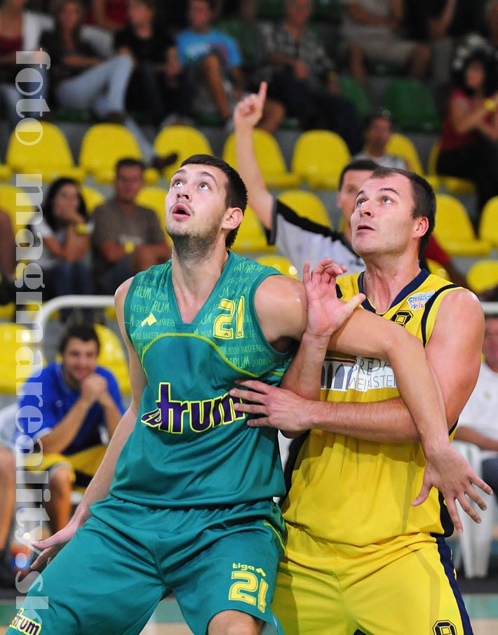 Pezinok vyhral v Maďarsku, prehry extraligistov s tímami NBL