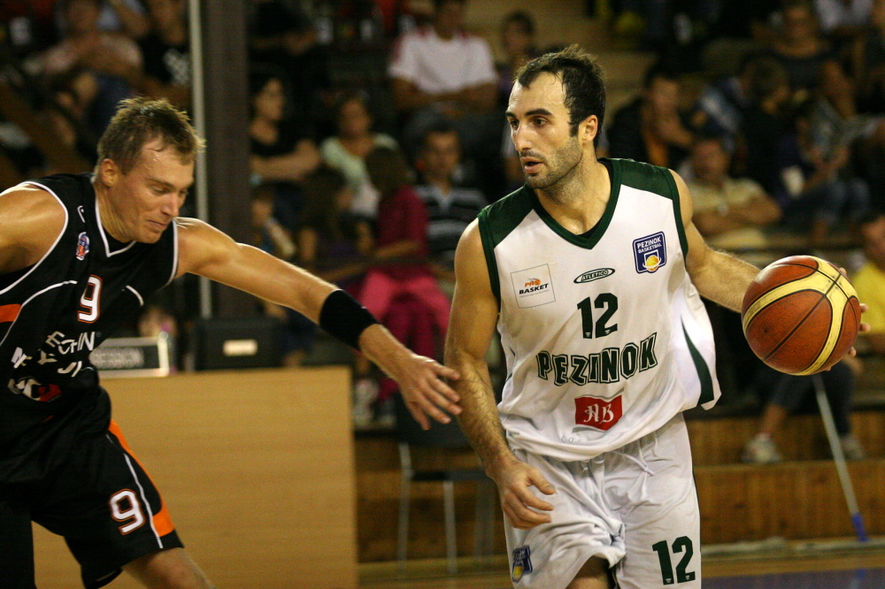 Prehry Interu a Pezinka s tímami českej NBL