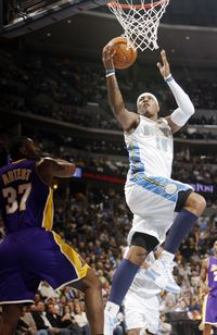 Denver pripravil Lakers druhú prehru v sezóne