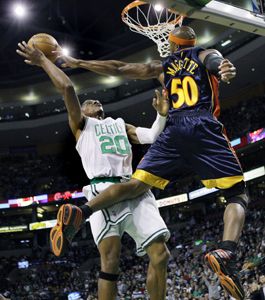 Atlanta sa dotiahla na Phoenix, James zlyhal