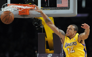 Lakers v poslednej štvrtine nedali Jazz šancu