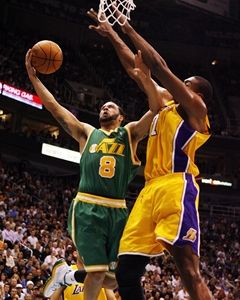 Štvrtá prehra Lakers, Dallas nočnou morou Charlotte