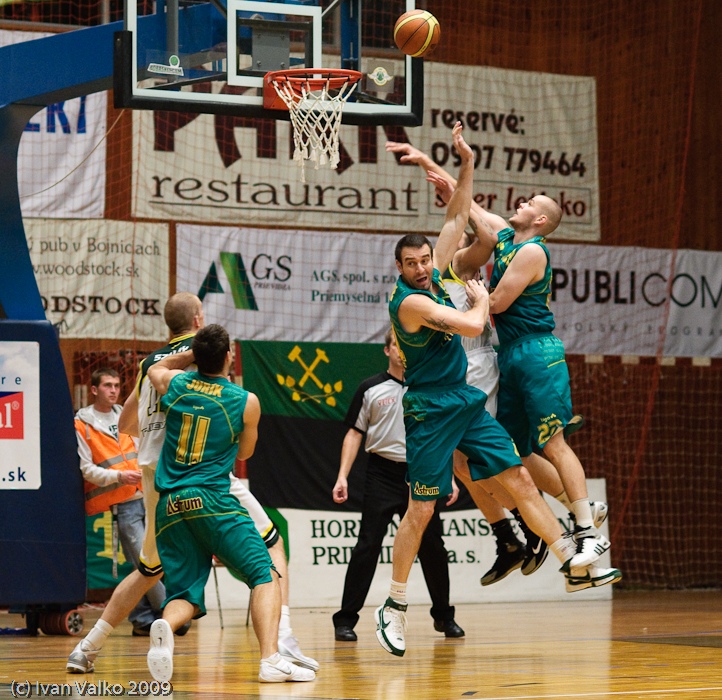 V Leviciach už bez trojice Američanov