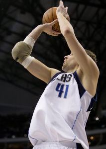 Nowitzki a Terry prevalcovali Lakers
