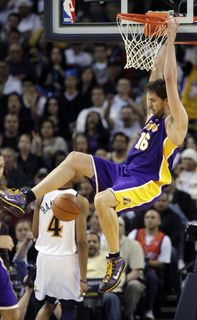 V šlágri triumf Clevelandu,Gasol lekárom kolien Bryanta