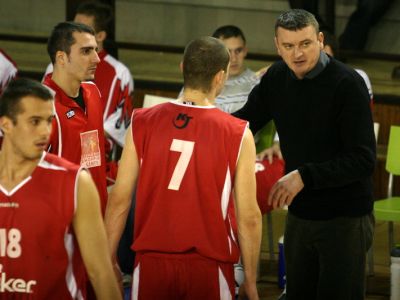 Baviť divákov a hrať dobrý basketbal