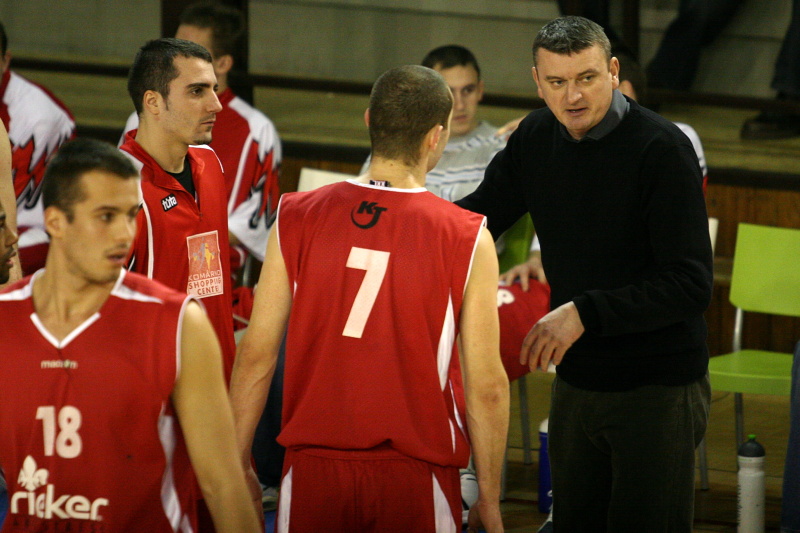 Baviť divákov a hrať dobrý basketbal
