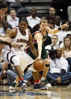 Denver odvrátil mečbal, Milwaukee si ho vybojovalo