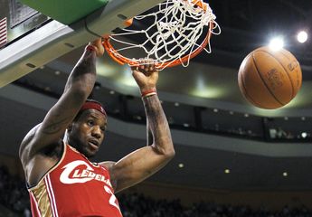 Cleveland zničil Boston v poslednej štvrtine