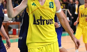 Ambície nemenia, dlhy vyrovnajú, Harris s otáznikom