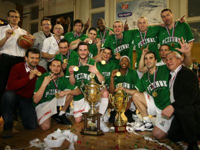 Extraliga mužov s 11 účastníkmi, titul obhajuje Pezinok