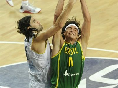 Skvelý Scola potiahol Argentínu k triumfu nad Brazíliou