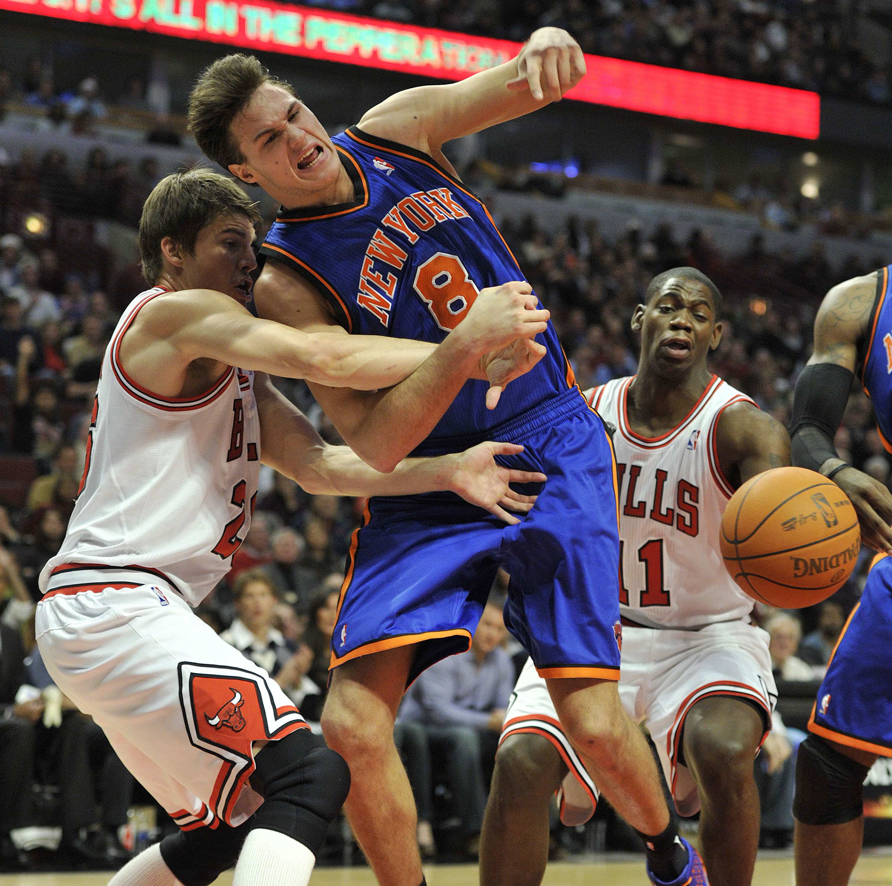 Víťazstvá hostí z New Yorku a Oklahoma City