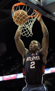 Deň vďakyvzdania svedčal Atlante a Clippers