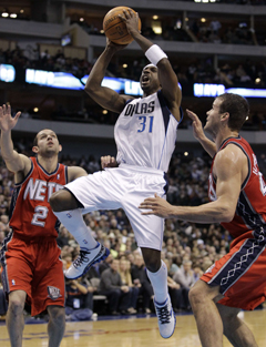 Spurs zdolali aj Denver, Boston vyhral 12. duel v rade