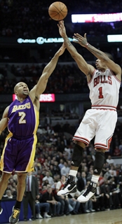 Derrick Rose priviedol Chicago k výhre nad Lakers