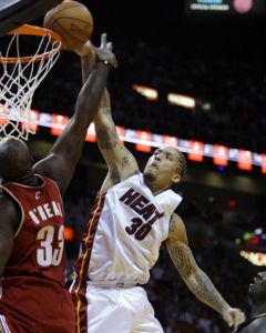 V stredu druhé pokračovanie súboja Miami – Cleveland