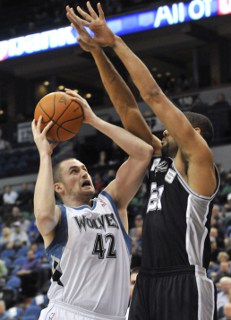 Kevin Love má rekord, Chicago a San Antonio postup