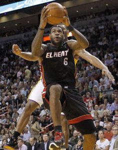 Miami ukončilo sériu prehier a postúpilo do play off