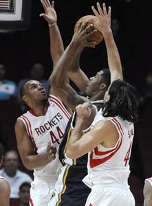 Houston klope na brány play-off, Denver zdolal lídra