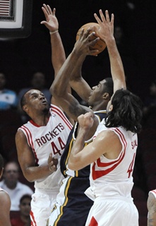 Houston klope na brány play-off, Denver zdolal lídra