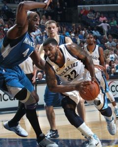 Jennings zložil reparát, Memphis bližšie k play-off