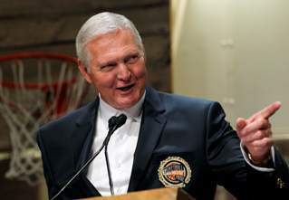 Jerry West bude radiť majiteľom Golden State