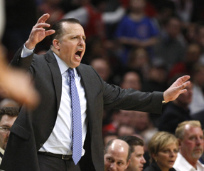 Trénerom sezóny nováčik Tom Thibodeau
