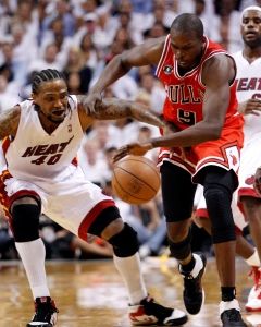 Miami si v predĺžení vybojovalo mečbal